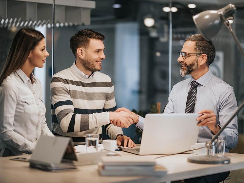 Read more about the article A Complete Guide to Choosing the Right Mortgage Broker for Your Next Home